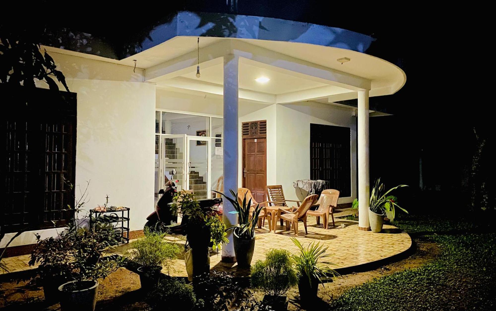 Sasmika Villa Surf And Yoga Hostel Weligama Zewnętrze zdjęcie