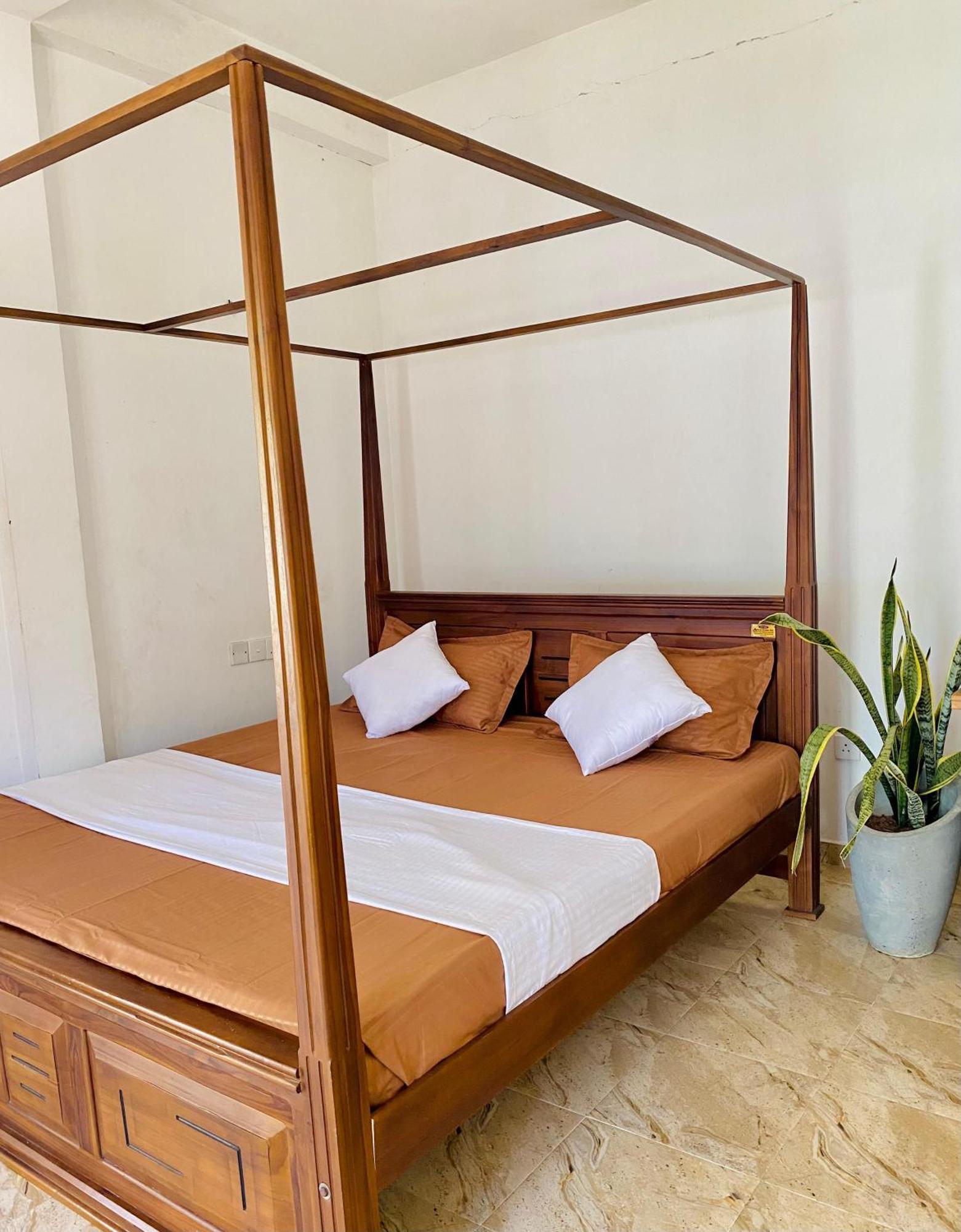 Sasmika Villa Surf And Yoga Hostel Weligama Zewnętrze zdjęcie