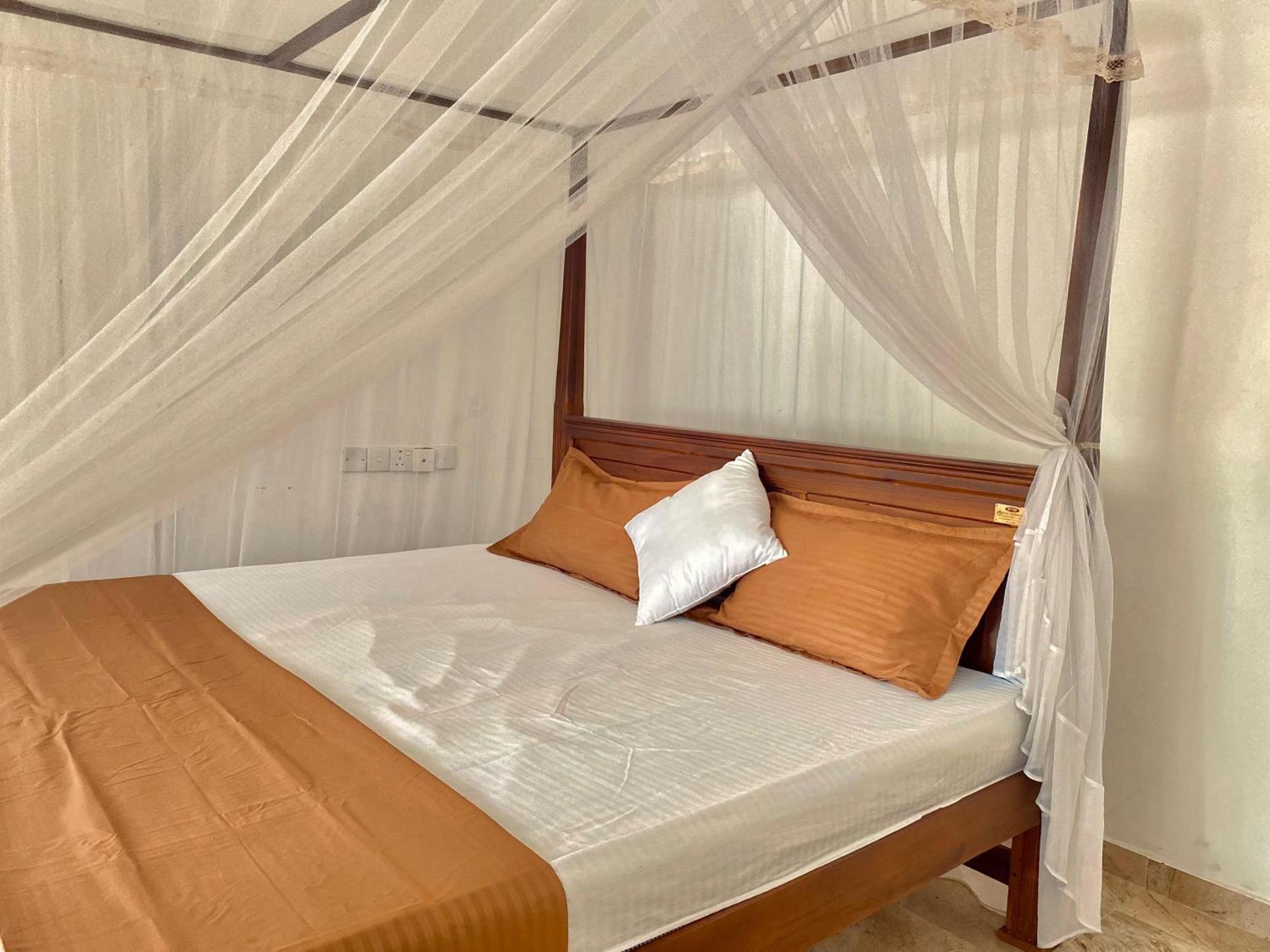 Sasmika Villa Surf And Yoga Hostel Weligama Zewnętrze zdjęcie