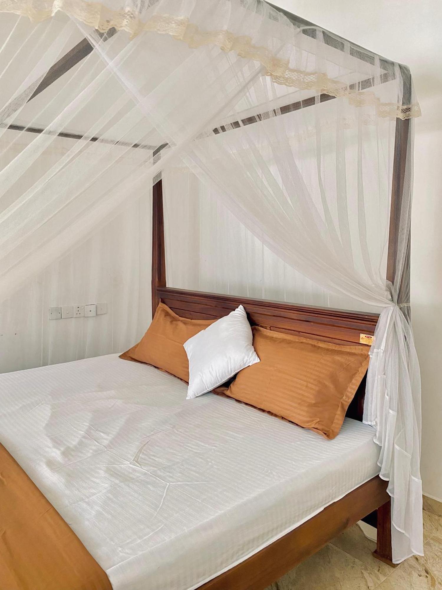 Sasmika Villa Surf And Yoga Hostel Weligama Zewnętrze zdjęcie