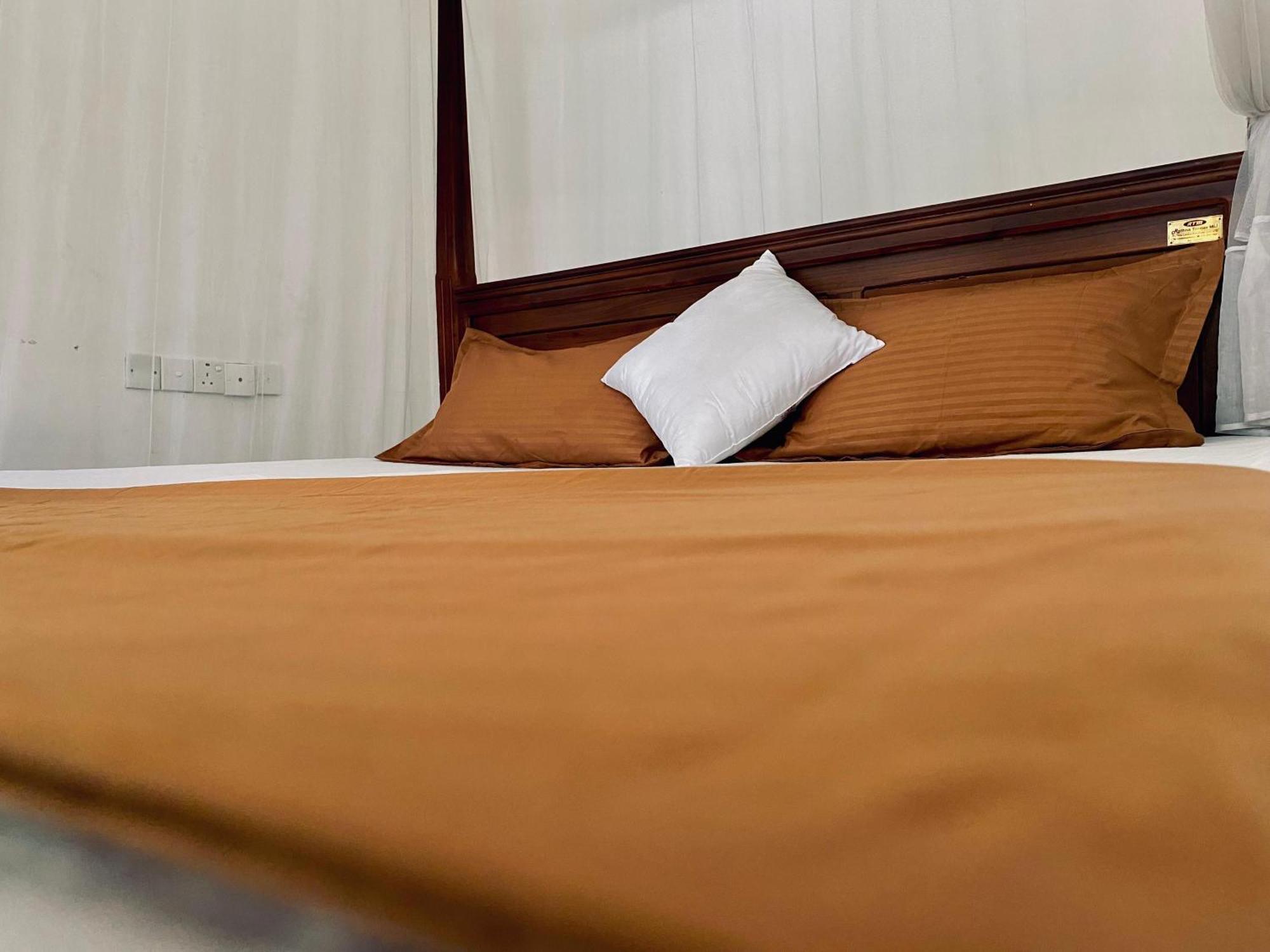 Sasmika Villa Surf And Yoga Hostel Weligama Zewnętrze zdjęcie