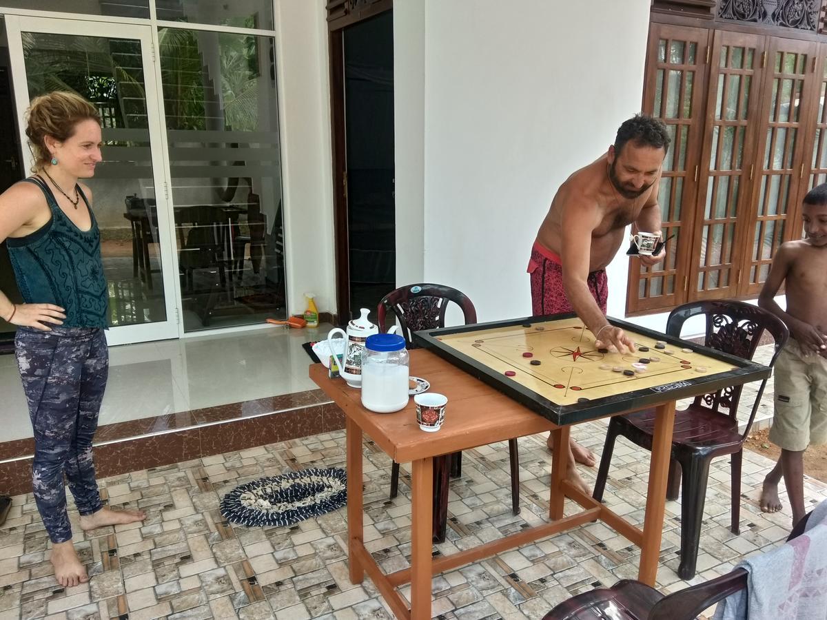 Sasmika Villa Surf And Yoga Hostel Weligama Zewnętrze zdjęcie