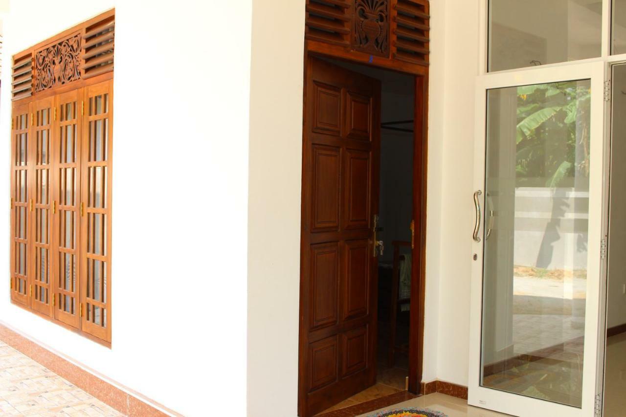 Sasmika Villa Surf And Yoga Hostel Weligama Zewnętrze zdjęcie